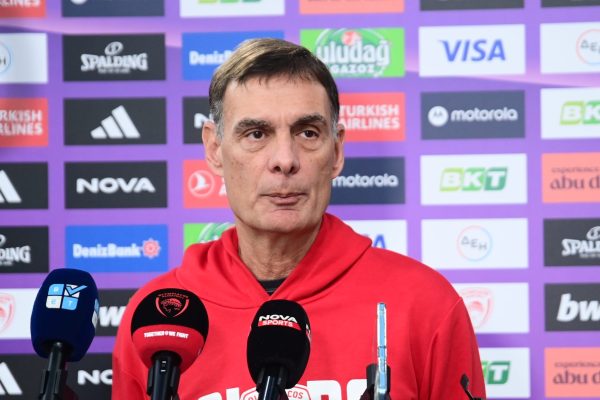 Μπαρτζώκας για την… κατάρα της πρώτης θέσης: «Δεν μπορείς να βάλεις την ομάδα να κάτσει να χάσει»