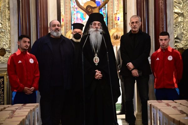 Ολυμπιακός: Στήριξε και φέτος το έργο της Μητρόπολης Πειραιά (pics+vid)