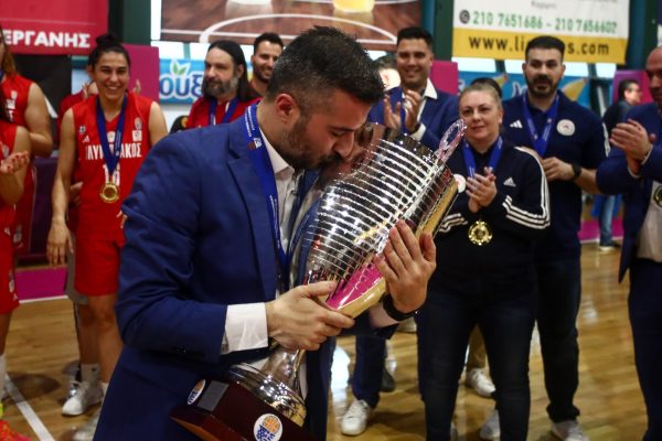 Νίκλας: «Γράψαμε τα ονόματά μας δίπλα σε μεγάλες μορφές του Ολυμπιακού»