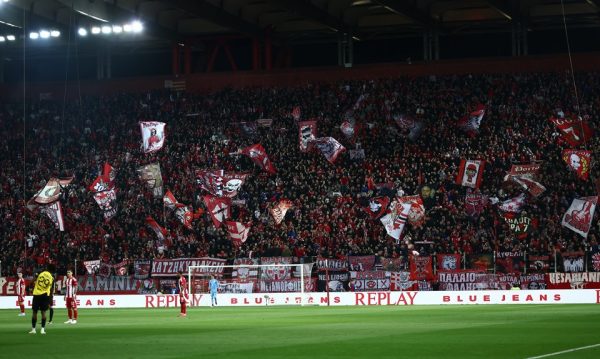 «Καμίνι» το Καραϊσκάκη, φανταστική ατμόσφαιρα στο ντέρμπι με την ΑΕΚ