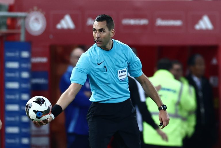 Παραφωνία ο Κολόμπο στο Φάληρο – Η ΑΕΚ όταν δεν κάνει καθυστερήσεις κλωτσάει στο ψαχνό