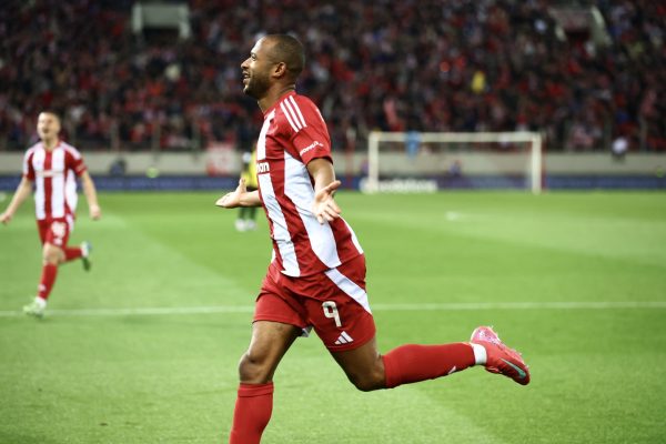 Συνεχίζει να γράφει ιστορία ο Ελ Κααμπί: Μπήκε στους κορυφαίους 30 σκόρερ του Ολυμπιακού (vid)