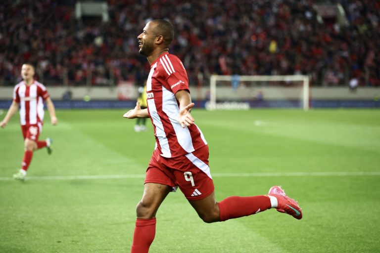 Συνεχίζει να γράφει ιστορία ο Ελ Κααμπί: Μπήκε στους κορυφαίους 30 σκόρερ του Ολυμπιακού (vid)