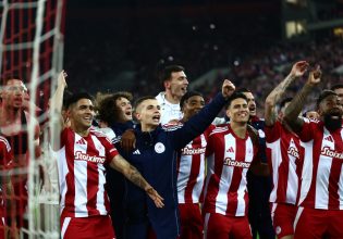 «Τρέλα» στο Καραϊσκάκη: Αποθέωση για τους πρωταθλητές (pics)