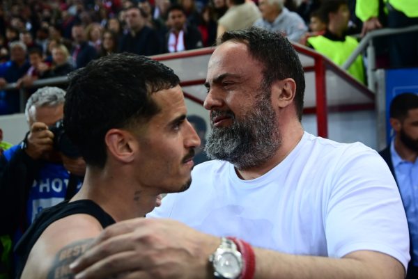 Πανευτυχής ο Βαγγέλης Μαρινάκης, αγκάλιασε έναν έναν τους πρωταθλητές Ελλάδας (pics)