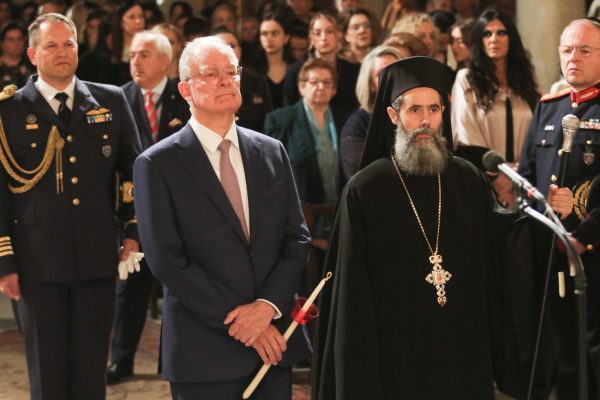 Το μήνυμα Τασούλα για την Ανάσταση – «Το σκοτάδι συντρίβεται από το φως»