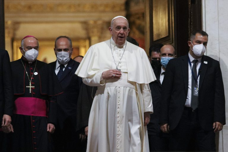 Ανδρουλάκης: Η παγκόσμια κοινότητα υποκλίνεται στο μεγαλείο έργου που αφήνει πίσω ο Πάπας Φραγκίσκος