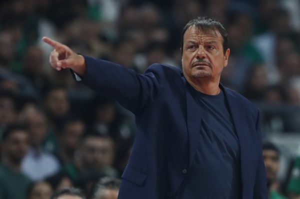 Χαμός στη συνέντευξη Τύπου του Αταμάν: «Δεν καταλαβαίνω γιατί η Εφές προπονήθηκε στο ΣΕΦ και όχι στο ΟΑΚΑ»