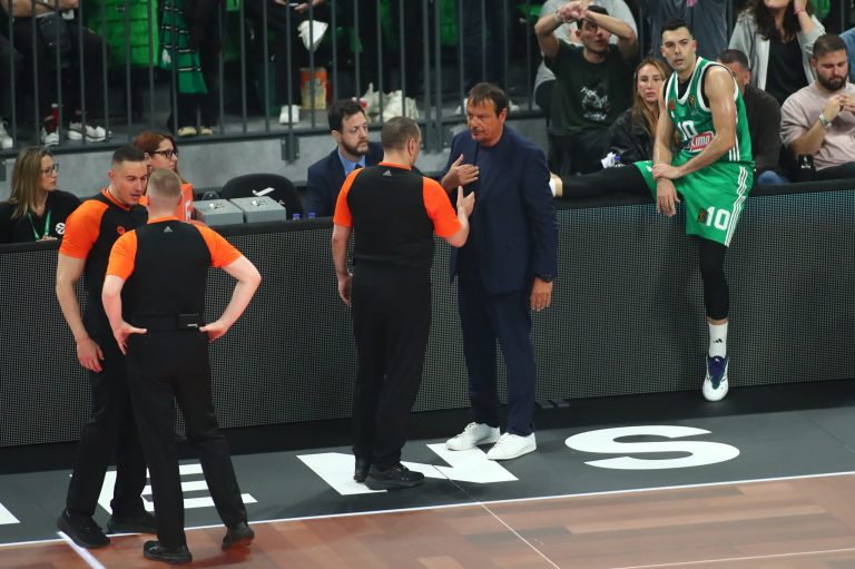 Αταμάν προς διαιτητές: «Διαβάζετε τι γράφεται στο ίντερνετ και τώρα ήρθατε να σφυρίξετε εναντίον μας»