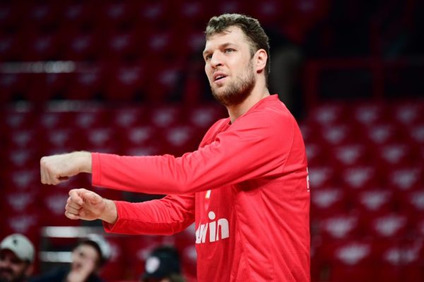 Αποθέωση για τον Σάσα Βεζένκοφ στο ΣΕΦ – «MVP, MVP»