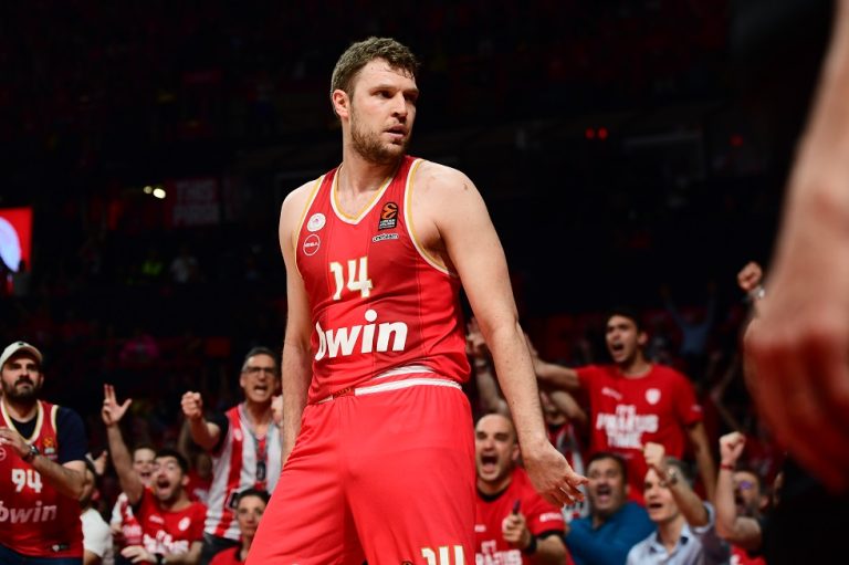 Βεζένκοφ: «Κάναμε εξαιρετική δουλειά, αλλά η σειρά είναι μόνο 1-0»