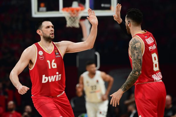 Γιατί δεν έγινε το τελετουργικό με τον κόσμο του Ολυμπιακού και το… νόημα του Παπανικολάου (vid)