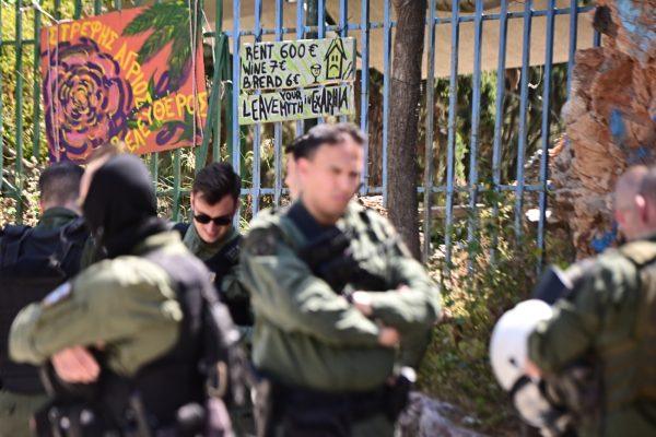 Επιχείρηση της ΕΛ.ΑΣ. για εκκένωση υπό κατάληψη κτιρίου στον Λόφο Στρέφη – Έξι προσαγωγές