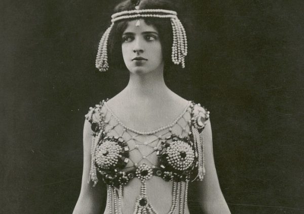 Από τη Βίβλο μέχρι τον Όσκαρ Ουάιλντ: Η «Σαλώμη» ήταν η πέτρα του σκανδάλου του βρετανικού καθωσπρεπισμού