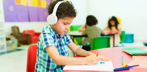 Παγκόσμια Ημέρα Ευαισθητοποίησης για τον Αυτισμό: Η ιστορία, το στίγμα και η γιορτή της διαφορετικότητας