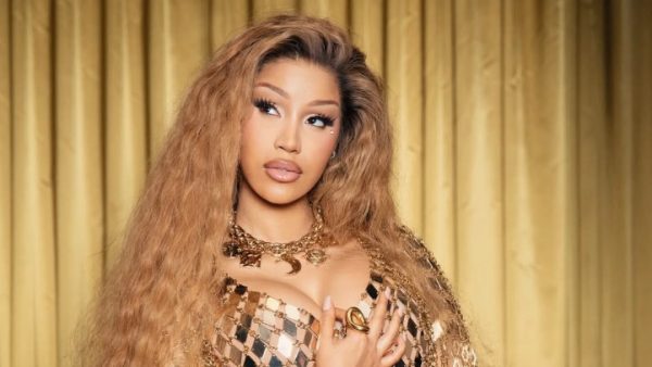 Οι viral φωτογραφίες της Cardi B με τον νέο της σύντροφο, Stefon Diggs – Το σχόλιο του Offset