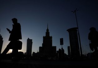 Σεξουαλικά βοηθήματα και παγιδευμένα καλλυντικά – Η ανατομία του «υβριδικού πολέμου» κατά της Δύσης