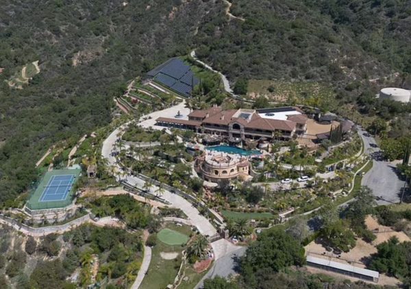 Η πόλη που οι κάτοικοί της δεν θέλουν να ξέρετε ότι υπάρχει – Απαγορεύονται οι βρισιές, η μέθη και ο τζόγος