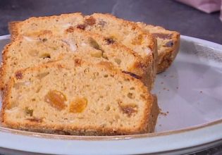 Συνταγή: Κέικ με αλεύρι βρώμης και αποξηραμένα φρούτα