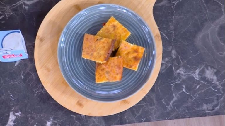 Συνταγή: Πίτα χωρίς φύλλο με γιαούρτι και τυριά