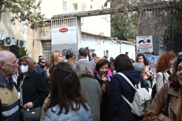 Άνω Πατήσια: Συγκέντρωση κατοίκων για να γίνει χώρος πρασίνου το εργοστάσιο που κάηκε