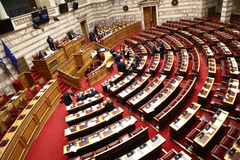Βουλή: Γκρίνιες και αρνήσεις στη ΝΔ για τα «καθρεφτάκια» των εκπροσώπων της κοινοβουλευτικής ομάδας στις επιτροπές