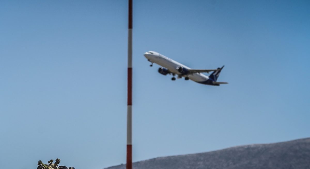 Αναγκαστική προσγείωση στο Ελευθέριος Βενιζέλος – Νεκρός επιβάτης σε πτήση για Ντουμπάι