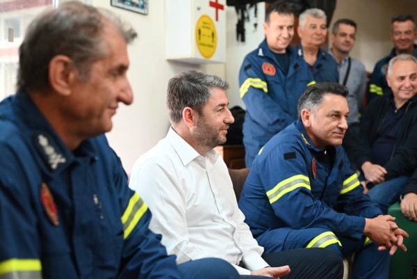 Ανδρουλάκης: Να επεκταθεί το επίδομα επικίνδυνης και ανθυγιεινής εργασίας και στους μάχιμους πυροσβέστες