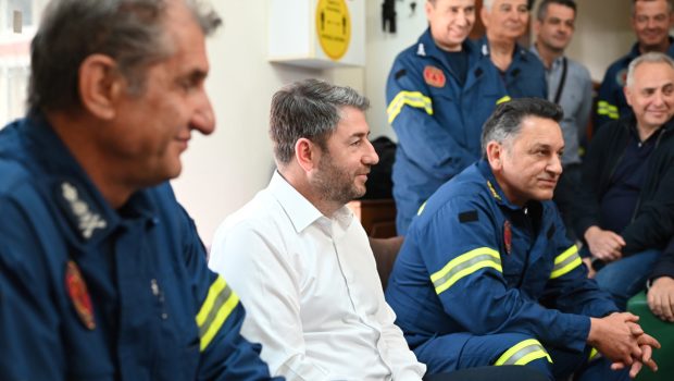 Ανδρουλάκης: Να επεκταθεί το επίδομα επικίνδυνης και ανθυγιεινής εργασίας και στους μάχιμους πυροσβέστες