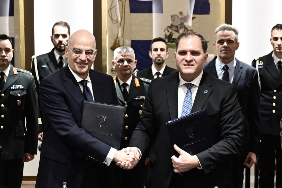 Δένδιας – Πιτσιλής υπέγραψαν Μνημόνιο Συνεργασίας: Στόχος η διαφάνεια στις αγορές των εξοπλιστικών