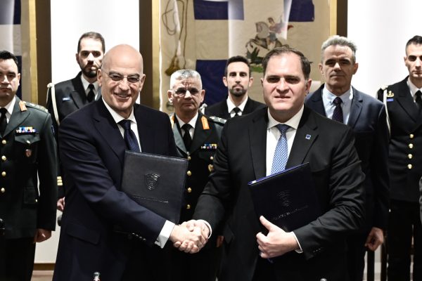 Δένδιας – Πιτσιλής υπέγραψαν Μνημόνιο Συνεργασίας: Στόχος η διαφάνεια στις αγορές των εξοπλιστικών