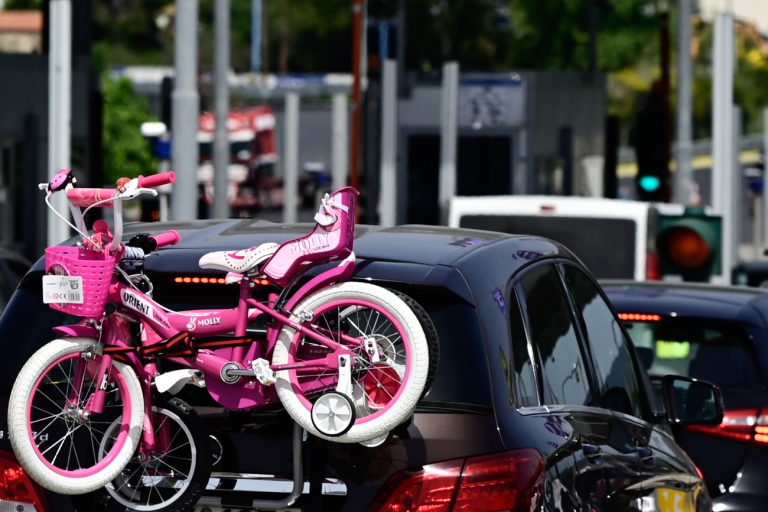 Κίνηση τώρα: Κορυφώνεται η έξοδος των εκδρομέων για το Πάσχα – Σε ποιους δρόμους χρειάζεται υπομονή [Χάρτης]