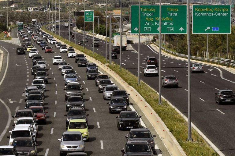 Αποκαταστάθηκε η κίνηση στην Αθηνών – Κορίνθου μετά το μποτιλιάρισμα από ανατροπή νταλίκας