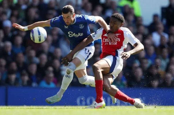 Έβερτον – Άρσεναλ 1-1: «Δώρο» στη Λίβερπουλ