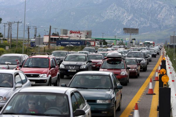 Έξοδος Πάσχα: Όπου φύγει φύγει οι Αθηναίοι – Αυξημένη κίνηση στα λιμάνια και έκτακτα δρομολόγια στα ΚΤΕΛ