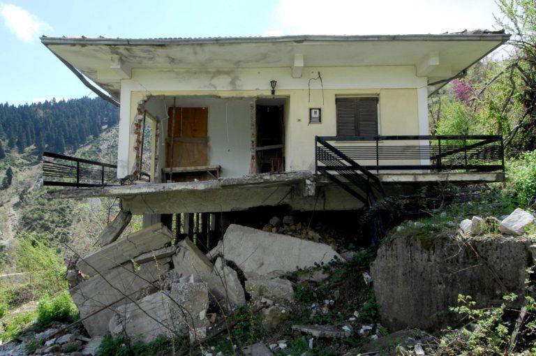 Ροπωτό: Παγκόσμιο αξιοθέατο χωριό στα Τρίκαλα – Το φαινόμενο που «καταπίνει» ολόκληρα χωριά