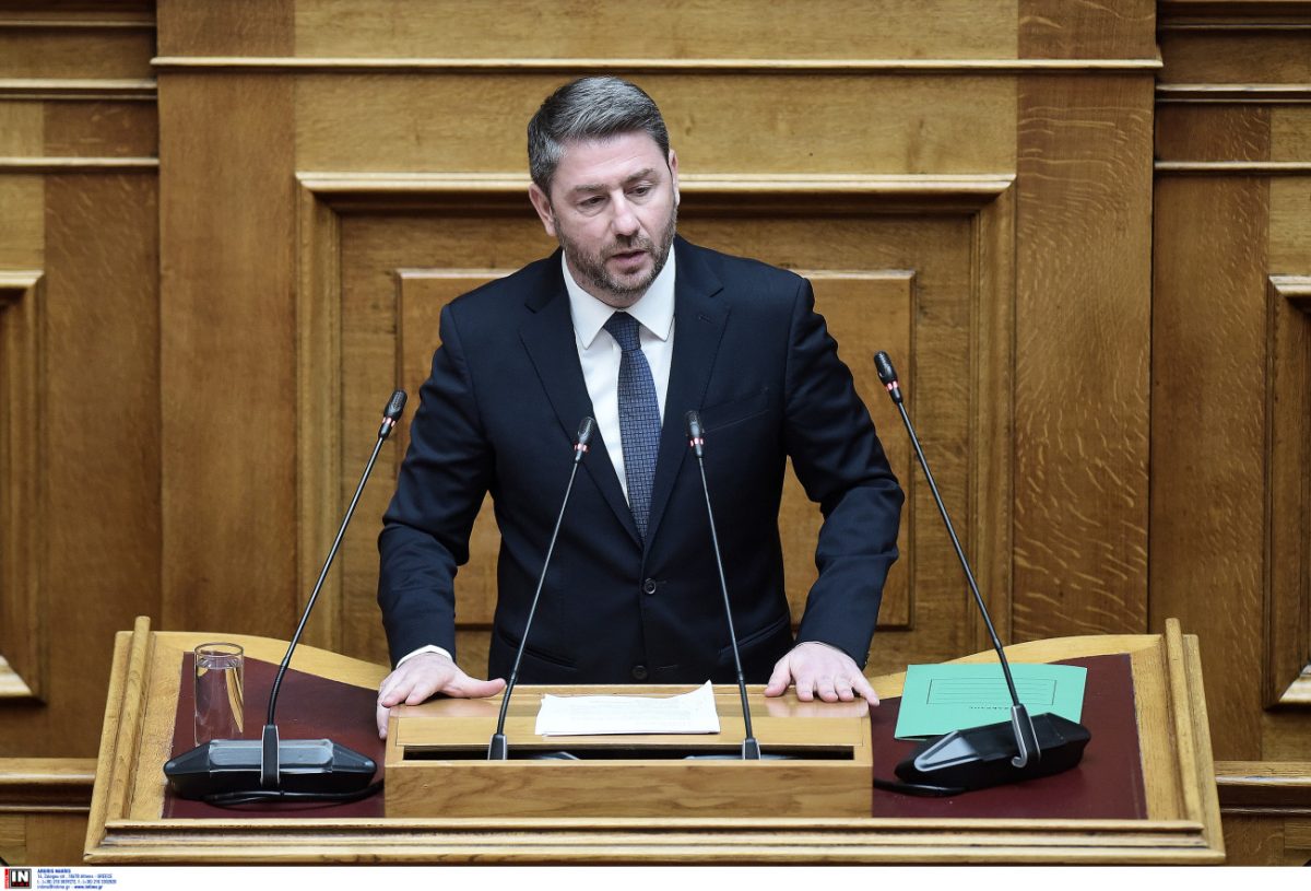 Ανδρουλάκης: Η κυβέρνηση να απαντήσει πώς χρηματοδοτούνται οι μηχανισμοί παραπληροφόρησης