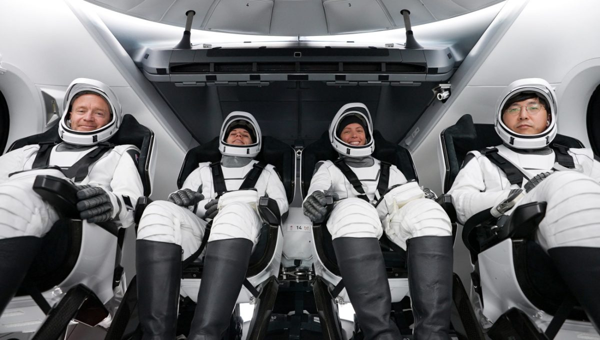 SpaceX: Στην πρώτη διαστημική αποστολή πάνω από τους πόλους, όλοι έκαναν εμετό