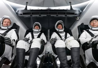 SpaceX: Στην πρώτη διαστημική αποστολή πάνω από τους πόλους, όλοι έκαναν εμετό