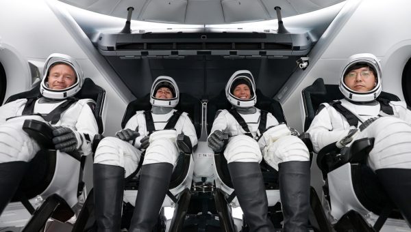 SpaceX: Στην πρώτη διαστημική αποστολή πάνω από τους πόλους, όλοι έκαναν εμετό