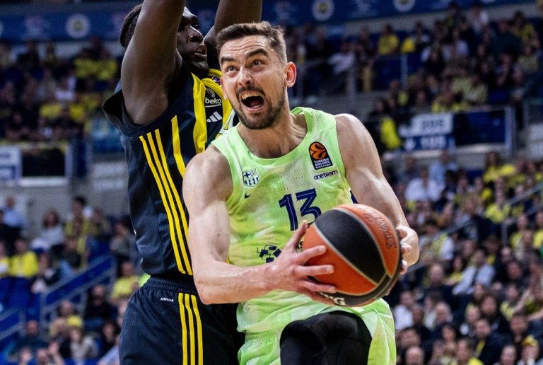 Φενέρμπαχτσε – Μπαρτσελόνα 75-83: Δώρο των Καταλανών στον Ολυμπιακό, «γκρεμίζουν» τη Φενέρ από την κορυφή