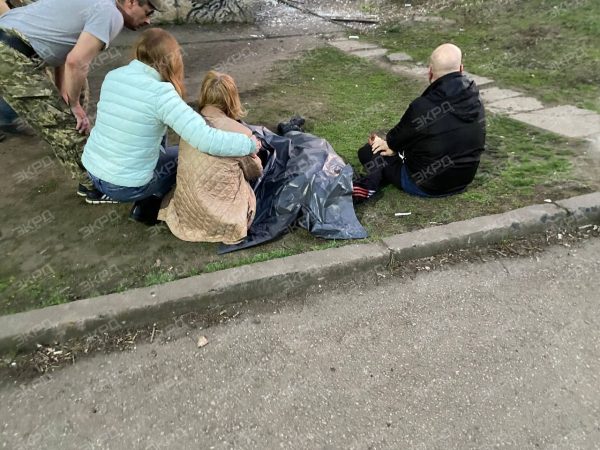 Ουκρανία: Τουλάχιστον 14 νεκροί, ανάμεσά τους 6 παιδιά, σε ρωσική πυραυλική επίθεση στην πόλη καταγωγής του Ζελένσκι