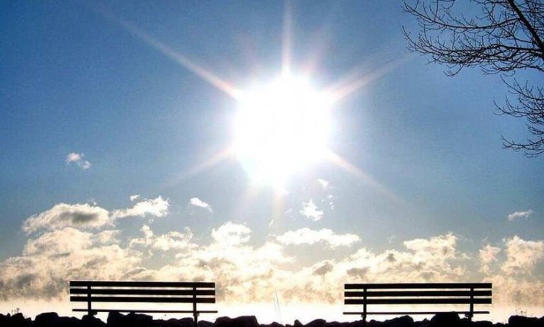 Καιρός: Ανοιξιάτικη ζέστη και υψηλές θερμοκρασίες – Στους 30 βαθμούς έφτασε η θερμοκρασία τη Μεγάλη Τετάρτη
