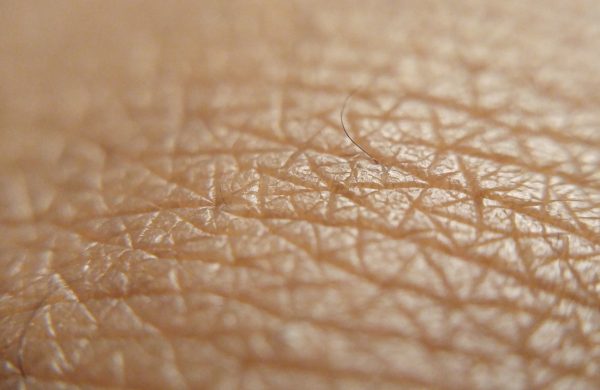 Η πρώτη φορετή συσκευή που μετράει την «αναπνοή» του δέρματος