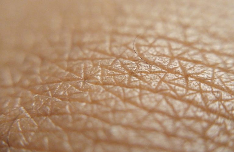 Η πρώτη φορετή συσκευή που μετράει την «αναπνοή» του δέρματος