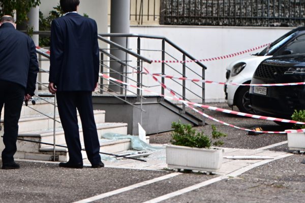 Δολοφονία στο Χαλάνδρι: Δίπλα στο θύμα βρέθηκε ένα όπλο – Τι λένε αυτόπτες μάρτυρες για την εν ψυχρώ εκτέλεση του Γιώργου Μοσχούρη