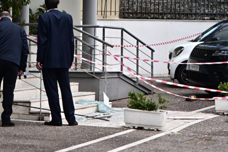 Δολοφονία στο Χαλάνδρι: Δίπλα στο θύμα βρέθηκε ένα όπλο – Τι λένε αυτόπτες μάρτυρες για την εν ψυχρώ εκτέλεση του Γιώργου Μοσχούρη