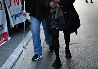 Βόλος: Έκαναν έξωση σε 65χρονο τυφλό μέσα στο Πάσχα – Του έδωσαν 200 ευρώ για να πάει σε ξενώνα