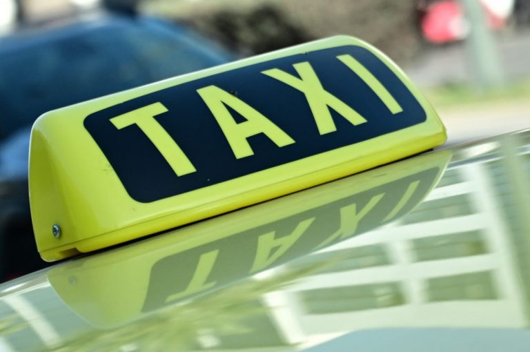 Ταξί: Απεργία την Μεγάλη Τρίτη για τη διέλευση από τις λεωφορειολωρίδες