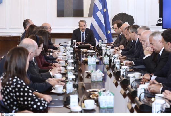 Ποιον προσπαθεί να πείσει η κυβέρνηση ανακοινώνοντας τώρα πολιτική για τον σιδηρόδρομο;